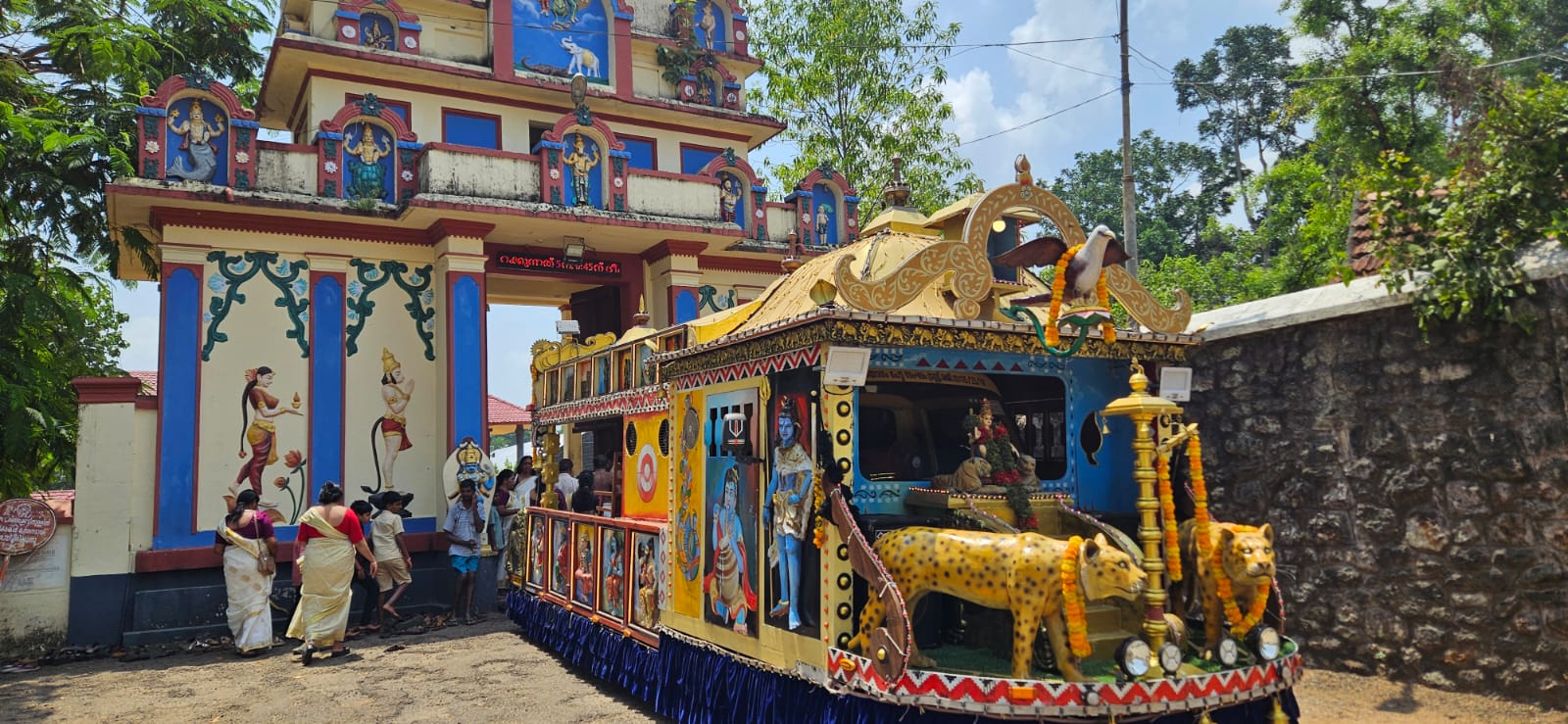  പഞ്ച പാണ്ഡവ ക്ഷേത്രങ്ങളിൽ ദർശനം നടത്തി രഥഘോഷയാത്ര തൃച്ചിറ്റാറ്റ് മഹാവിഷ്ണു ക്ഷേത്രത്തിൽ എത്തിച്ചേർന്നു